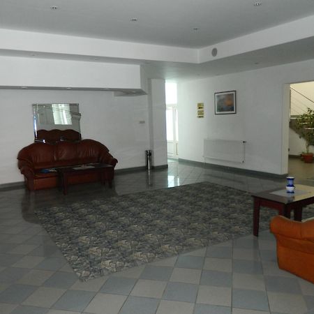 Hotel Iris Tîrnăveni エクステリア 写真