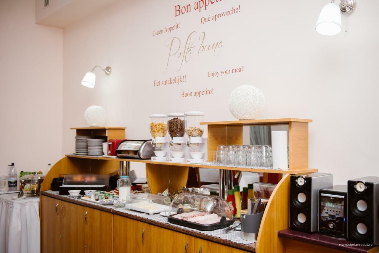 Hotel Iris Tîrnăveni エクステリア 写真